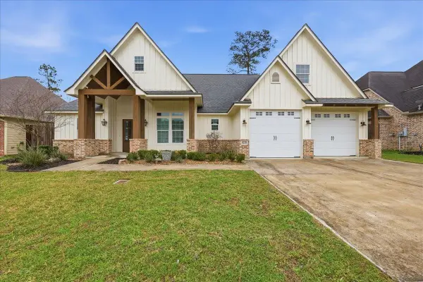 8225 Royal Oaks Dr, Lumberton, TX 77657