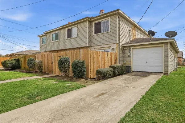 8475 Glen Meadow, Beaumont, TX 77706