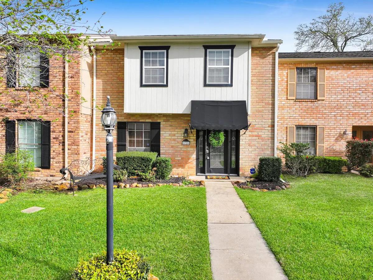 5720 Townhouse Ln, Beaumont, TX 77707 - #1