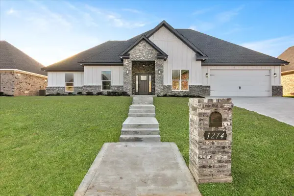 1274 Bourbon St, Bridge City, TX 77611