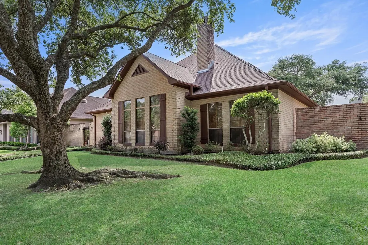 27 Bellechase Gardens, Beaumont, TX 77706 - #1