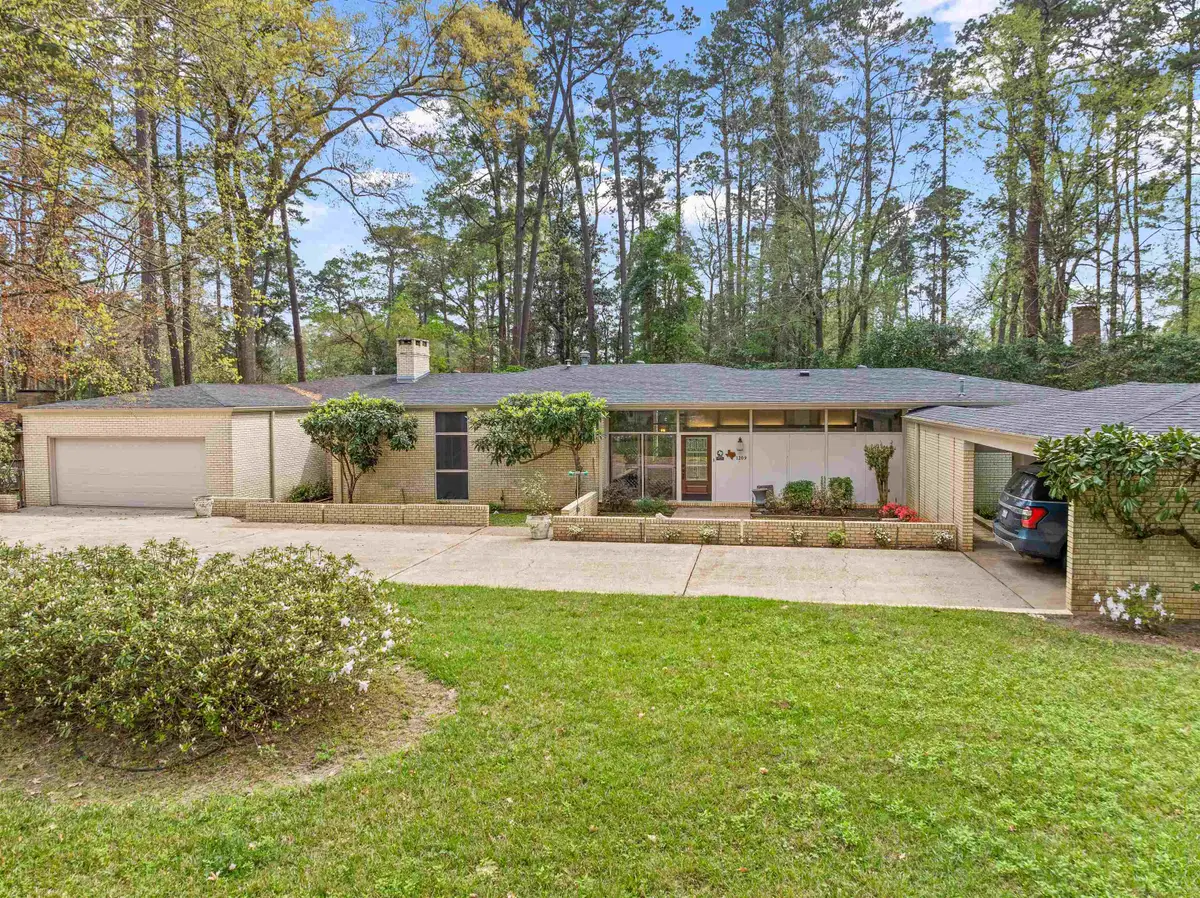 2109 Woodland Park Ave, Jasper, TX 75951 - #1