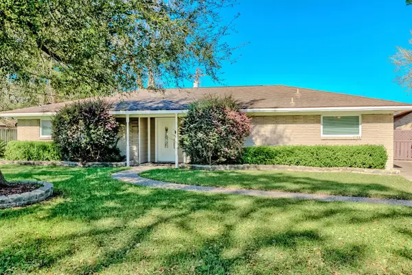 4011 Sunset Dr, Port Arthur, TX 77642