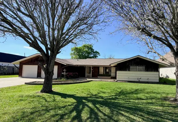 2134 5th St, Port Neches, TX 77651