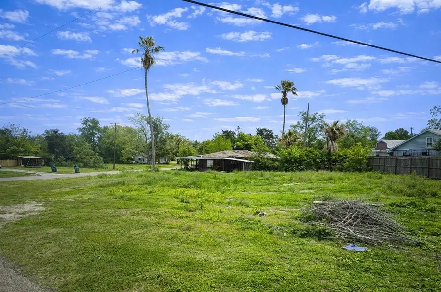 2514 8th Street, Orange, TX 77630 - #3