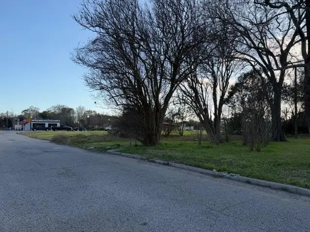 563 N 1st St, Beaumont, TX 77701 - #3