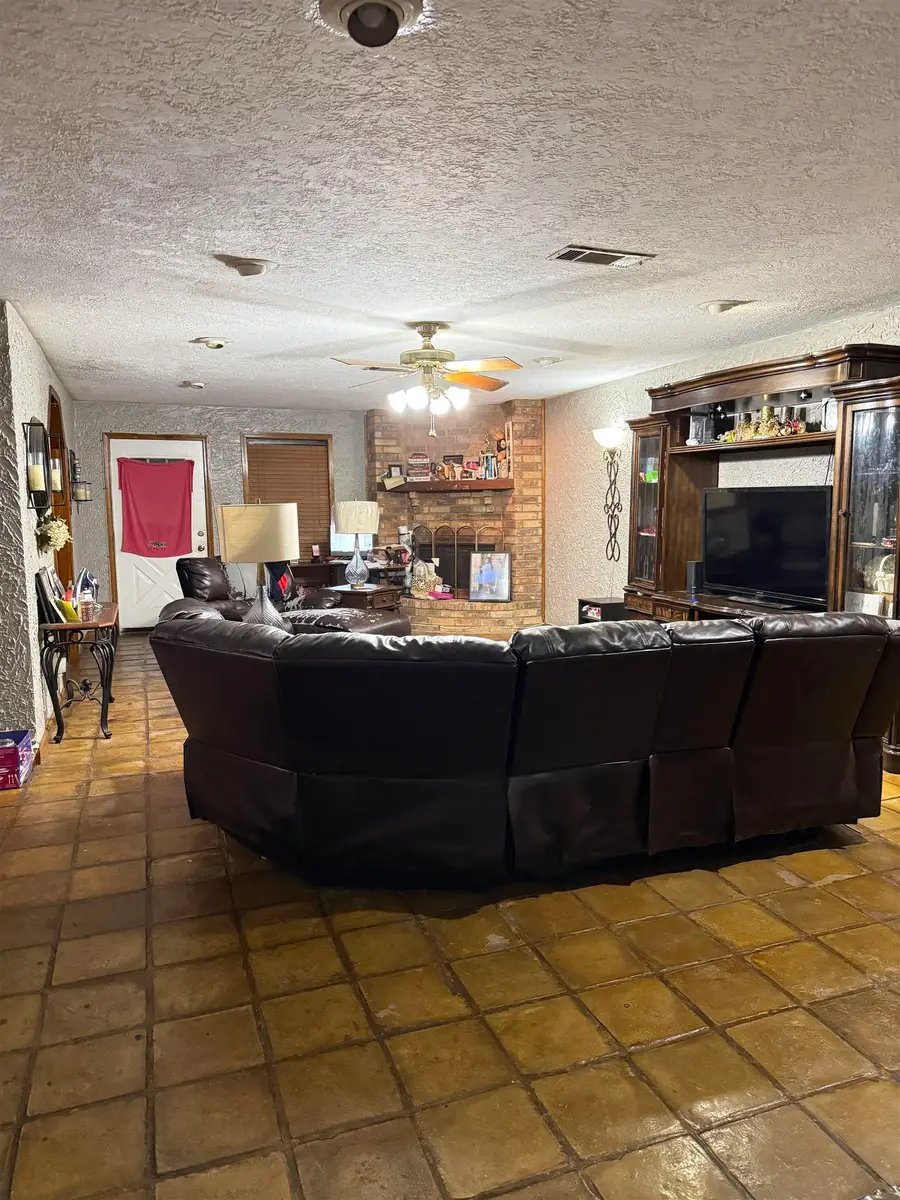 9760 Broun St, Beaumont, TX 77707 - #2