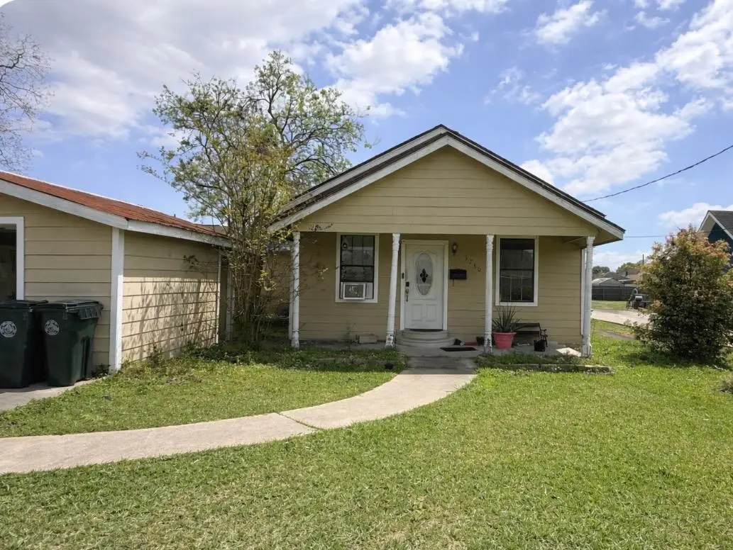 5730 Monroe St, Groves, TX 77619 - #1