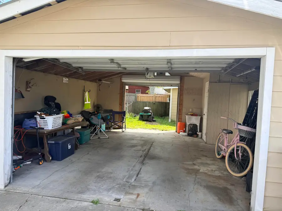 5730 Monroe St, Groves, TX 77619 - #2