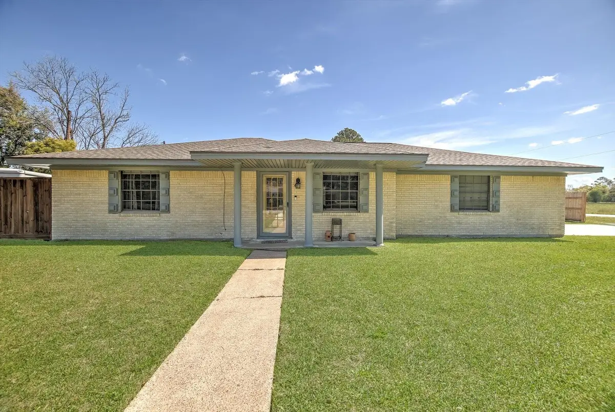 5685 Theresa St, Beaumont, TX 77705 - #1