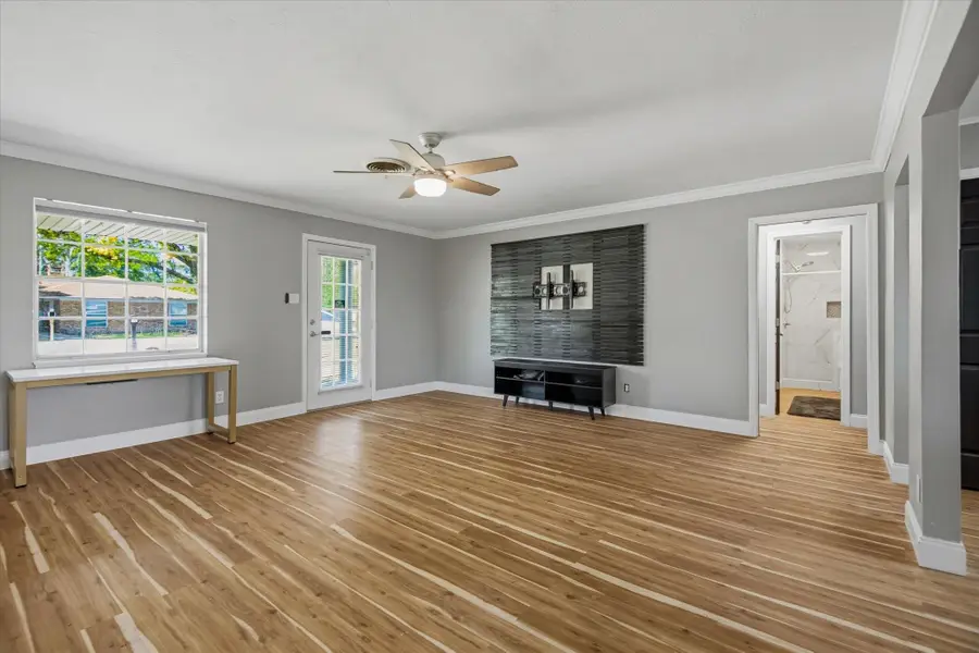 5685 Theresa St, Beaumont, TX 77705 - #3