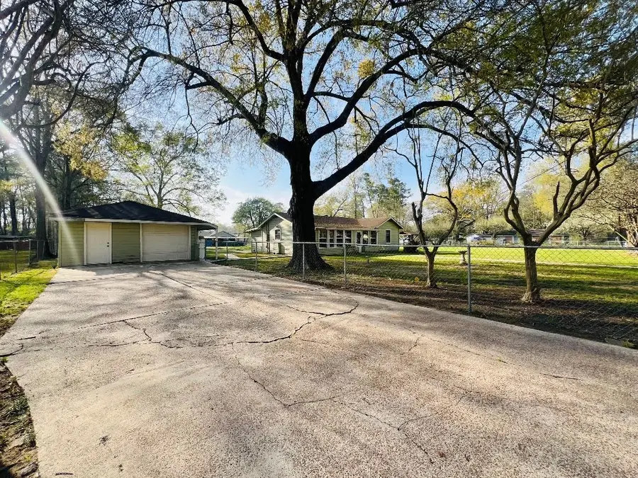 1295 Archie St, Vidor, TX 77662 - #3