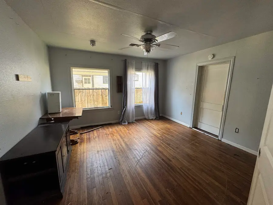 1202 Pine Ave, Orange, TX 77630 - #3