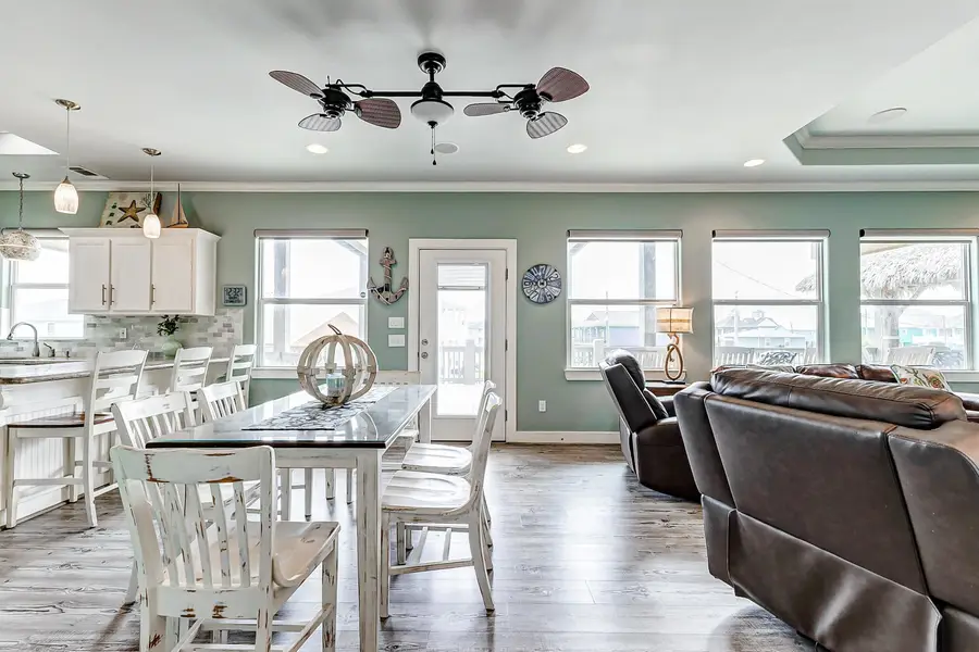 950 Seadrift, Crystal Beach, TX 77650 - #2