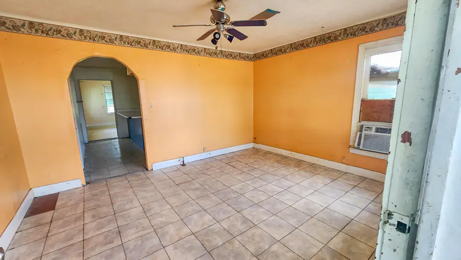 2739 MONTROSE AVE, Groves, TX 77619 - #2