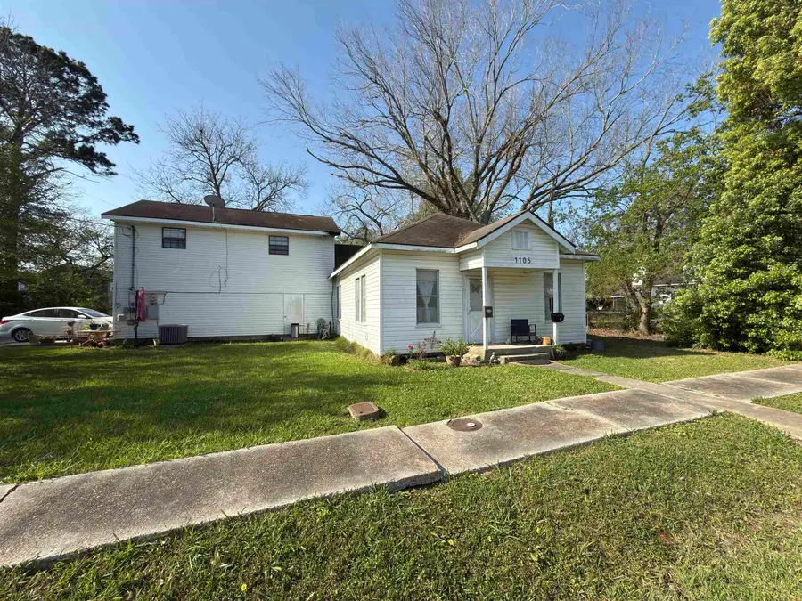 1105 Avenue B, Port Neches, TX 77651 - #2