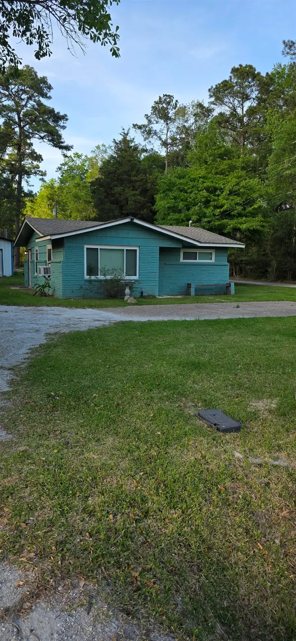 1195 Terry Rd, Vidor, TX 77612