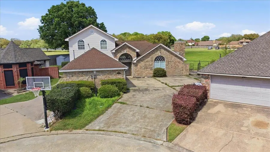 1307 S 24 1/2 St, Nederland, TX 77627 - #2