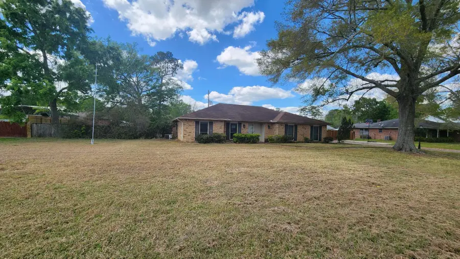 350 Concord St, Vidor, TX 77662 - #3