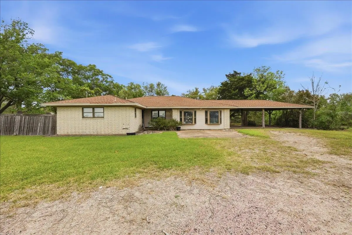 21344 HWY 73, Hamshire, TX 77622 - #1