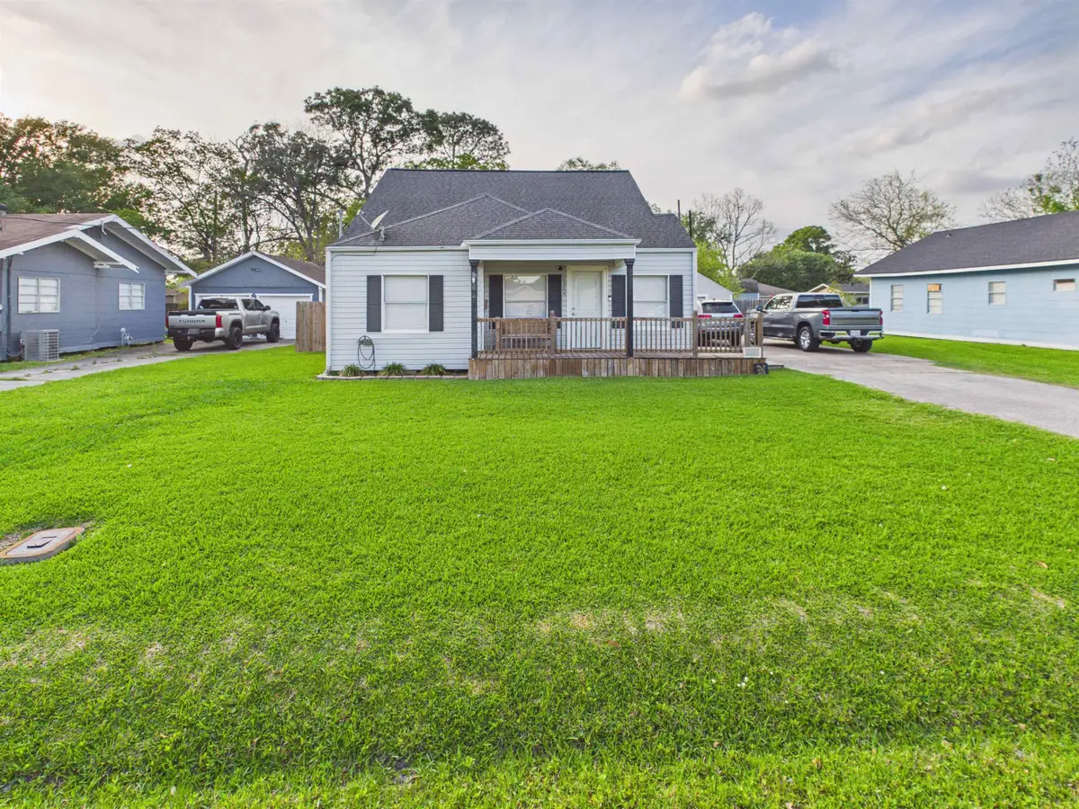 1304 Kent Avenue, Nederland, TX 77627 - #1