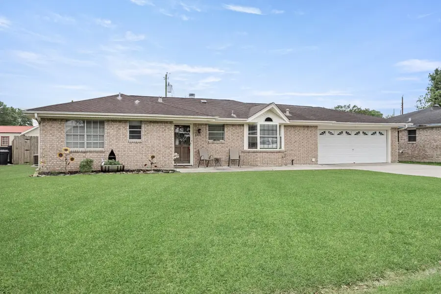 1319 Travis, Nederland, TX 77627-3438 - #2