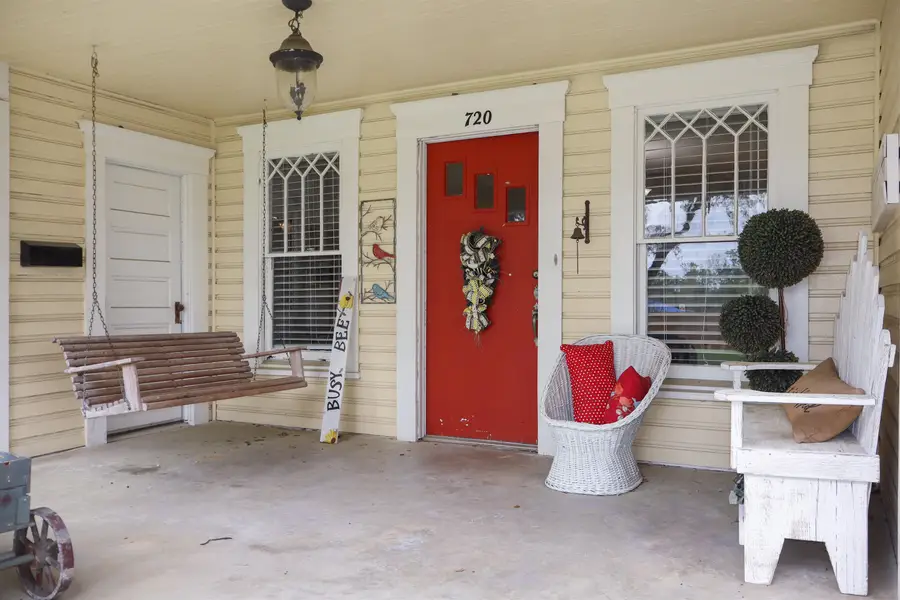 720 S 6th St, Silsbee, TX 77656 - #2