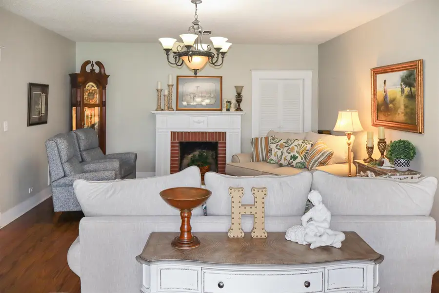 720 S 6th St, Silsbee, TX 77656 - #3