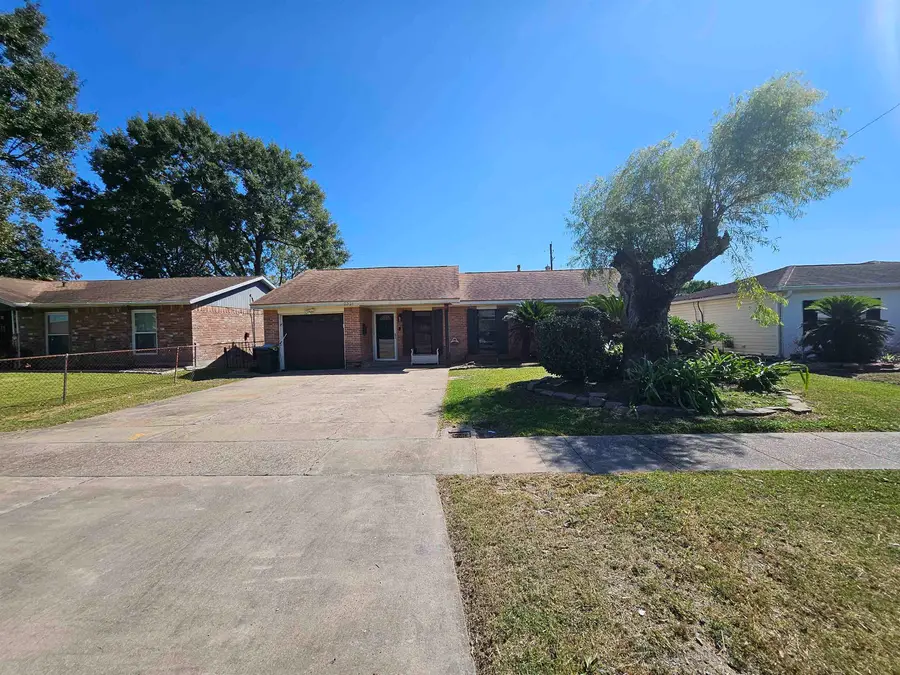 2321 Earle St, Port Neches, TX 77651-4413 - #2