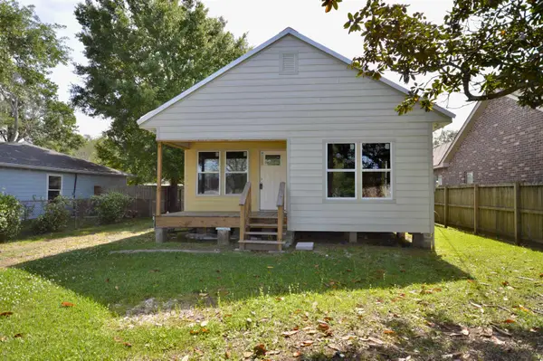 825 Block St., Port Neches, TX 77651
