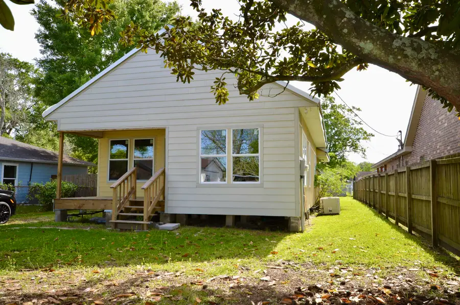825 Block St., Port Neches, TX 77651 - #2