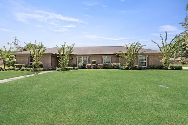 4165 Simpson Dr, Beaumont, TX 77705-1028