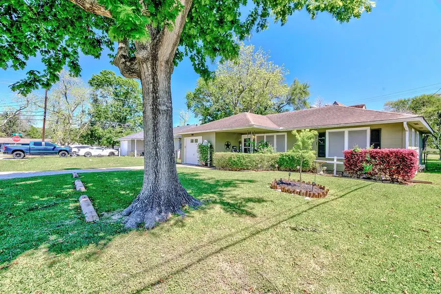 6030 Jackson St, Groves, TX 77619 - #2