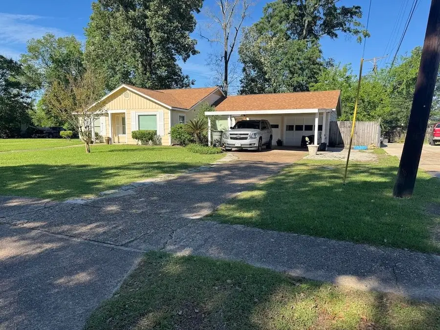 3065 Minglewood Dr, Beaumont, TX 77703 - #3