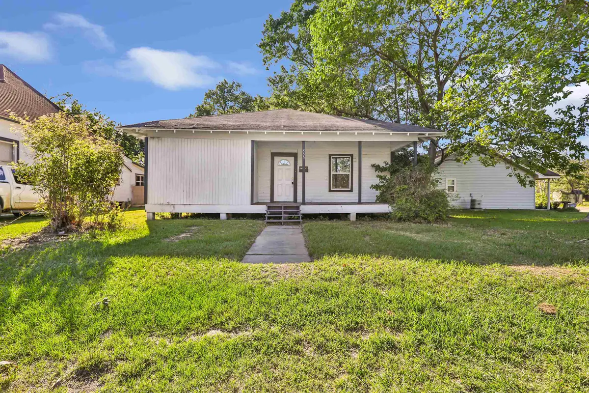 555 N 6th St, Silsbee, TX 77656 - #1