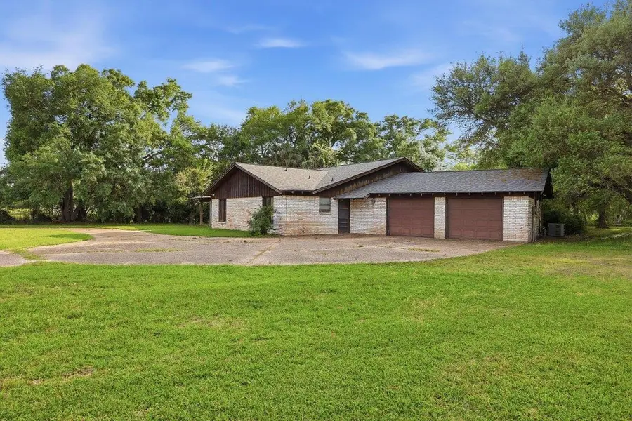1223 N Broadway, China, TX 77613 - #2