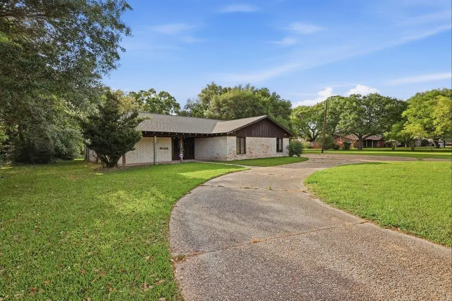 1223 N Broadway, China, TX 77613 - #3