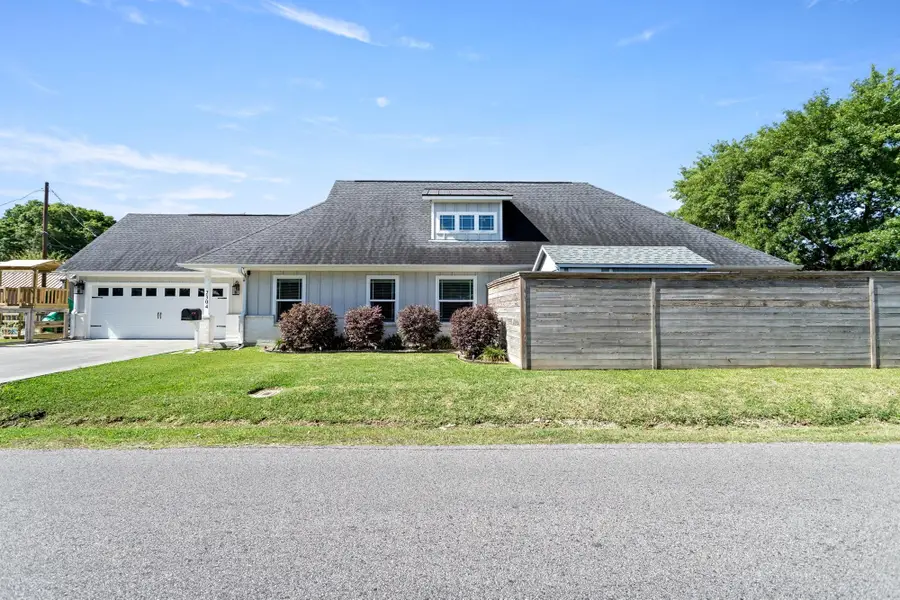 2304 Avenue F, Nederland, TX 77627 - #2