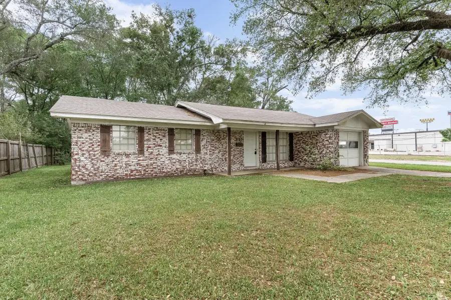 300 Slagle Dr., Vidor, TX 77662 - #3