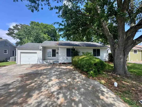 3110 Boyd Ave, Groves, TX 77619