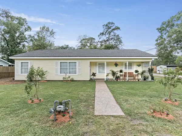 110 S COUNTY ROAD 757, Buna, TX 77612