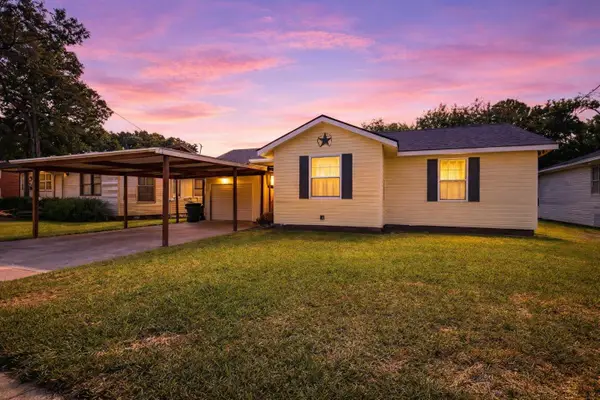 1807 Helena Ave, Nederland, TX 77627