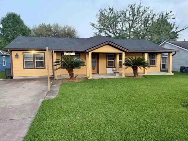 2313 3rd St, Port Neches, TX 77651