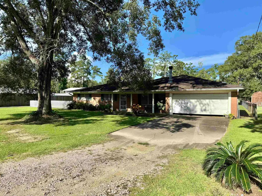 280 Smith St, Vidor, TX 77662 - #2