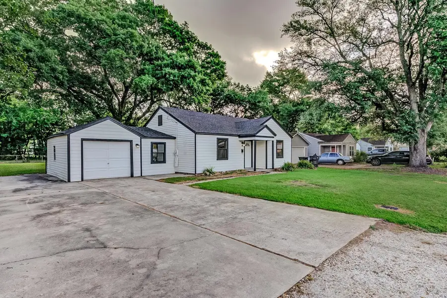 2740 BERRY AVENUE, Groves, TX 77619 - #2