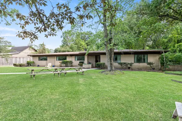 5575 Clinton, Beaumont, TX 77706