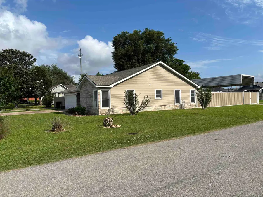 204 N 15th St, Nederland, TX 77627 - #3