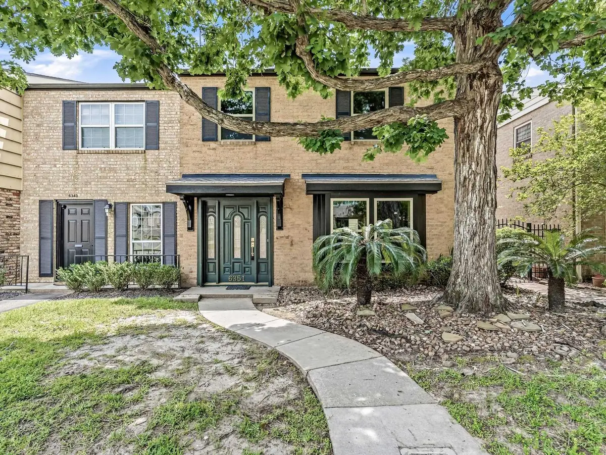 6351 Ivanhoe Ln., Beaumont, TX 77706 - #1