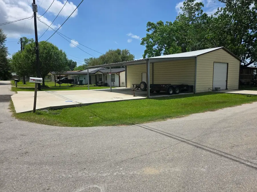 1202 S Georgia St, Orange, TX 77630 - #3