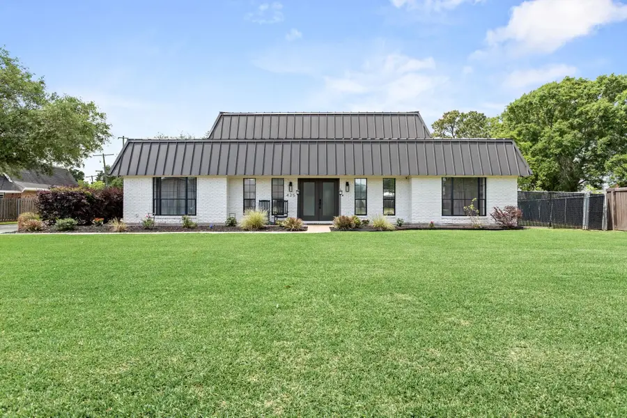 425 Meadowgreen Dr, Port Neches, TX 77651-5403 - #3